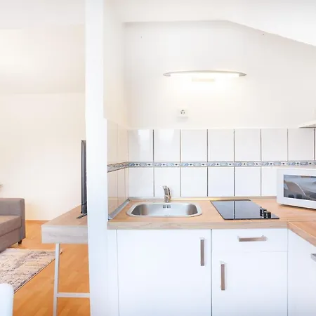 Centerapartment, Wifi, Smarttv, Full Kitchen, Netflix, Pottbude In Apartment